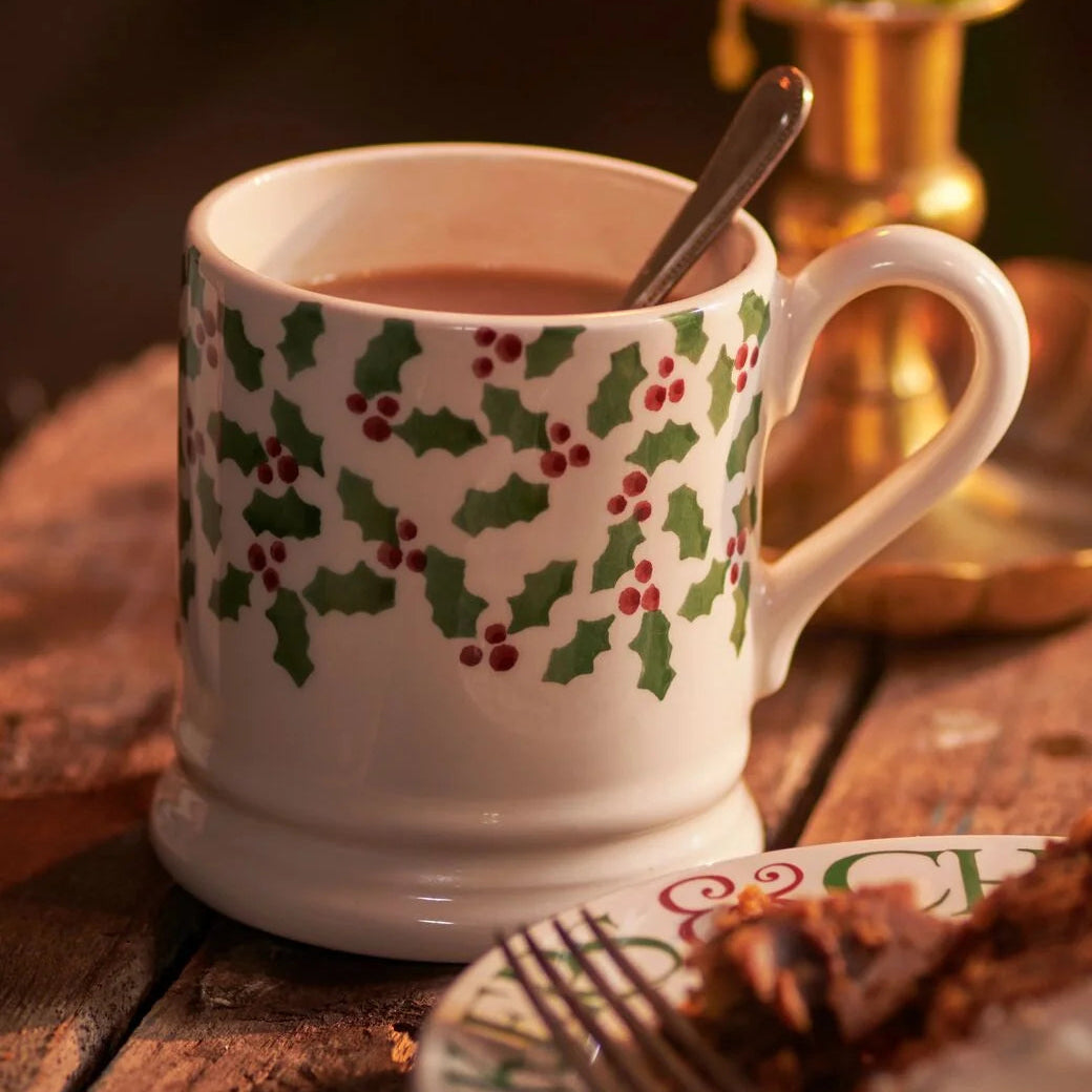 Tiny Scattered Holly 1/2 Pint Mug