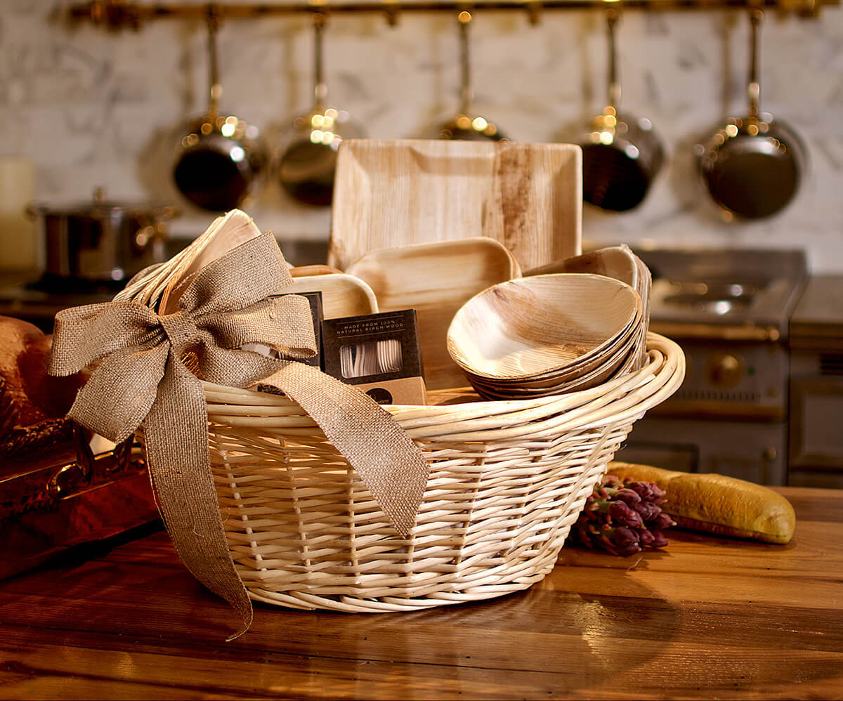 Leafware Holiday Gift Basket (300 Pieces)